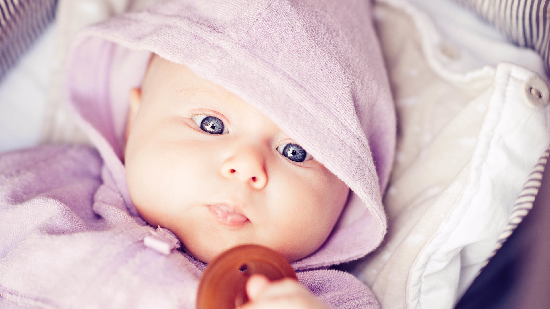 借卵机构捐卵女孩孕早期为宝宝的明亮眼镜而奋斗